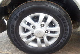 Tata Safari cleaned with ZESSTA Products